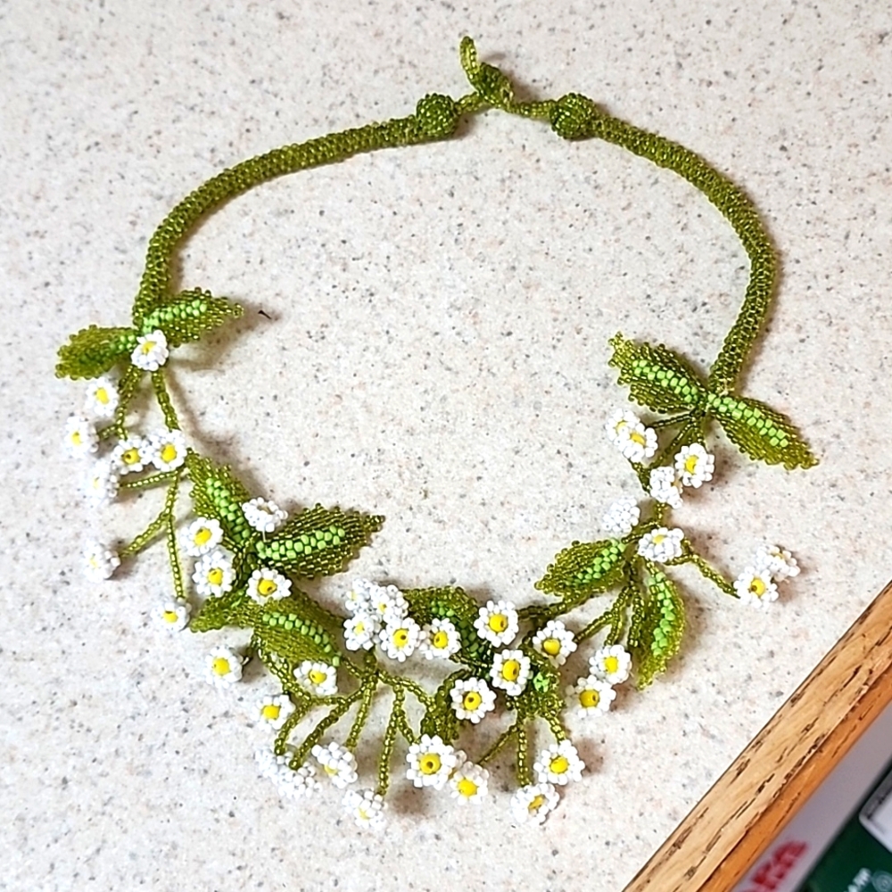 Handmade Beaded Necklace Daisy🌼 Flower Pattern 1 of A Kind!
